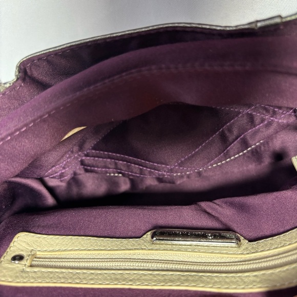 B. Makowsky Women’s Orchard Flap Shoulder Bag - Picture 7 of 15